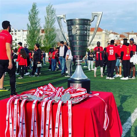 FUTEBOL 1ª Distrital União de Tomar é campeão Festa faz se 25 anos