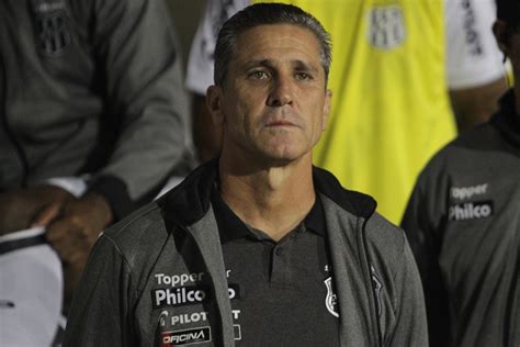 Vasco oficializa Jorginho como técnico do time até o fim da Série B