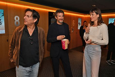 Photo Guillaume Canet Yvan Attal et Alma Jodorowsky durant la soirée