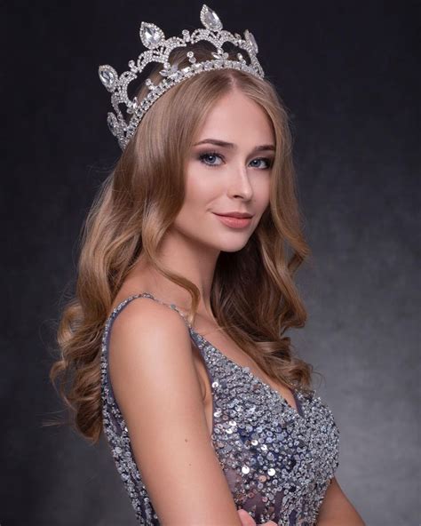 10 Potret Natalia Pigula Miss Universe Polandia 2020