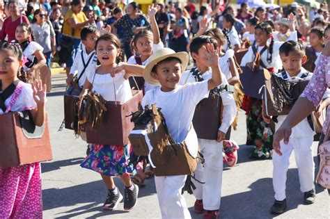 Se Realiza En Kanas N Desfile Conmemorativo Por El Cxiii Aniversario De