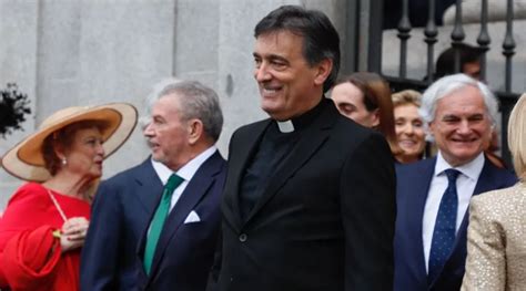 El Sacerdote Andr S Ramos Ha Oficiado La Boda Del Alcalde De Madrid Y