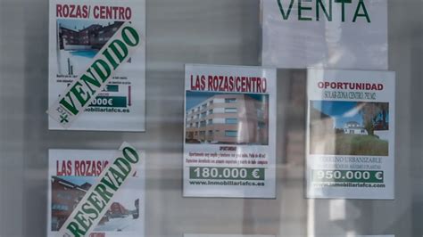 La compraventa de viviendas sufre la mayor caída en medio año mientras