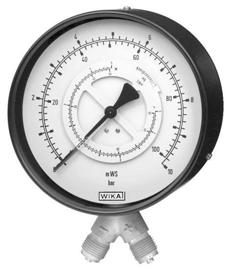 Druckmessgerät für Differenzdruck Typ mit Rohrfeder Gabelzapfen