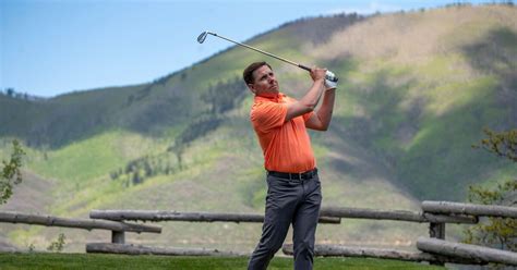 American Golfer 12 Time Pga Tour Winner Justin Leonard And Pain