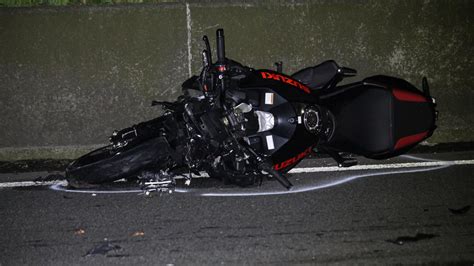 Motorradfahrer Stirbt Bei Unfall Auf A66 Bei Wiesbaden Hessenschau De