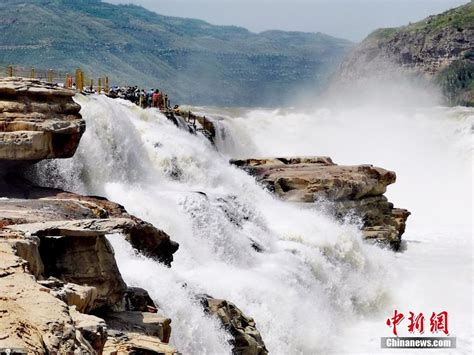 初夏时节黄河壶口瀑布流量大增 波涛汹涌气势磅礴 中国日报网