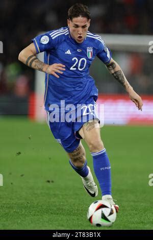 Nicolo Zaniolo D Italie Contr Le Le Ballon Lors De L Euro