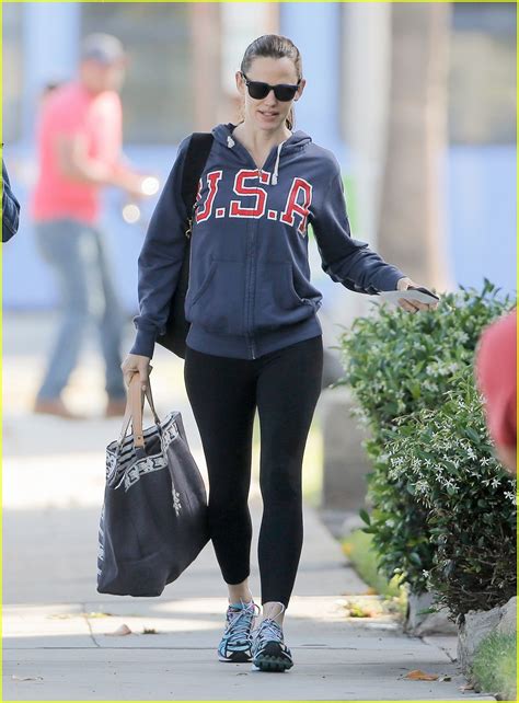 Jennifer Garner Shows Off Patriotic Pride In Usa Hoodie Photo