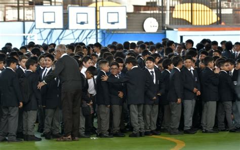 Cámara de Diputados aprobó obligación de cantar himno nacional e izar