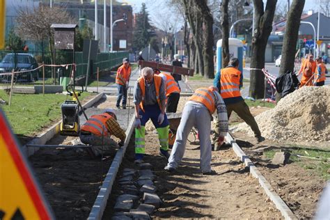 Wielki Remont Na Niewielkiej Ulicy W Ostrowcu Lepy Odcinek Ulicy