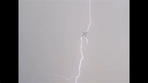 Terrifying Moment Lightning Bolt Strikes Plane Youtube