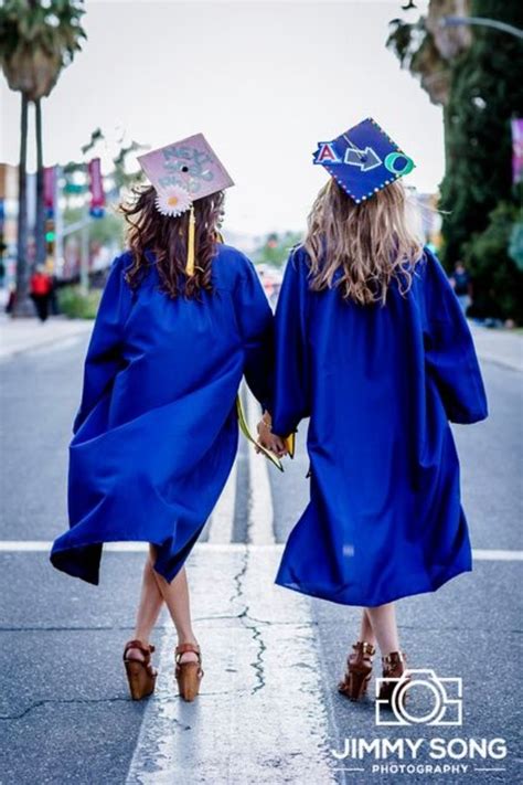 30 Best Friend Graduation Picture Ideas Graduation Photoshoot