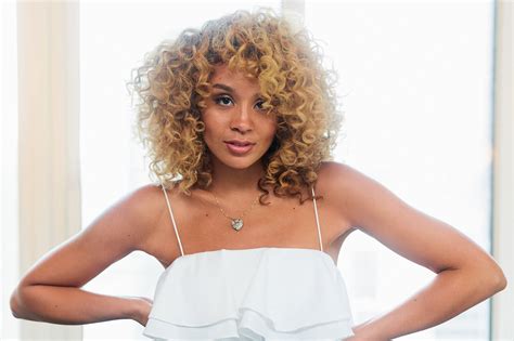 How Lion Babe S Jillian Hervey Learned To Love Her Curly Hair Glamour