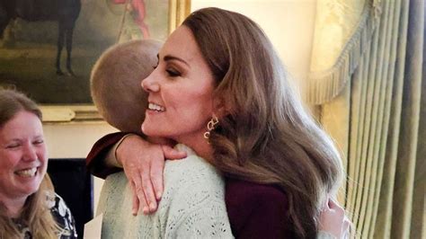 Kate Middleton Recibe A Una Adolescente Que Padece C Ncer