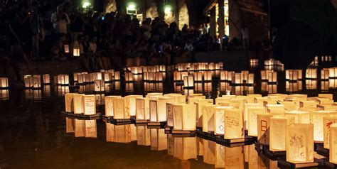 Nipponica Il Sole Di Hiroshima Cerimonia Delle Lanterne Galleggianti