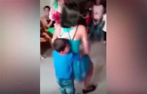 Perú Indignación por bailarinas haciendo twerking con niños