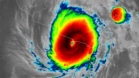 Hurricane Otis strikes Acapulco, Mexico as a Category 5 storm, breaking ...