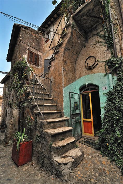 THE BEST TRAVEL PHOTOS | Calcata, Italy