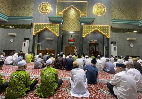 Laksanakan Safari Subuh Di Masjid Besar Manuntung Pandansari Wali Kota