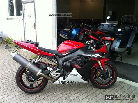 2004 Yamaha R1 (RN09)
