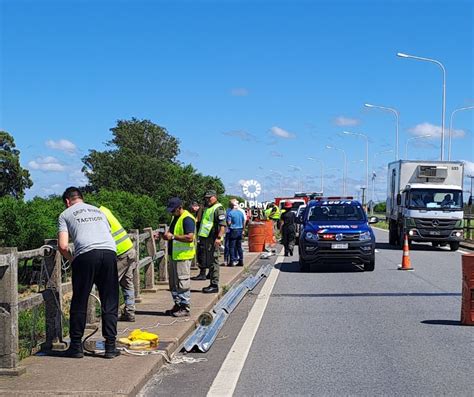 Encontraron bajo el agua el camión que protagonizó un accidente en la