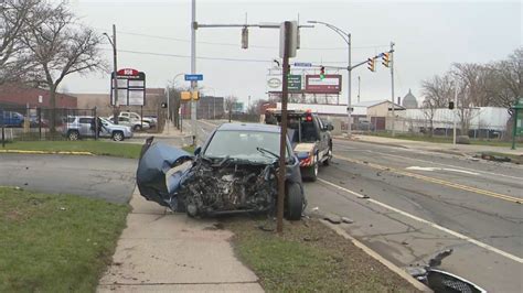 Troopers: Suspect crashes car, tries running from scene in Rochester | WHAM