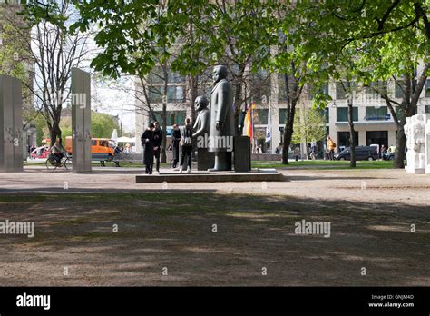 Statues Karl Marx Friedrich Engels Berlin Germany Stock Photo Alamy