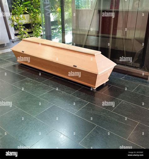 Mourners burial hi-res stock photography and images - Alamy