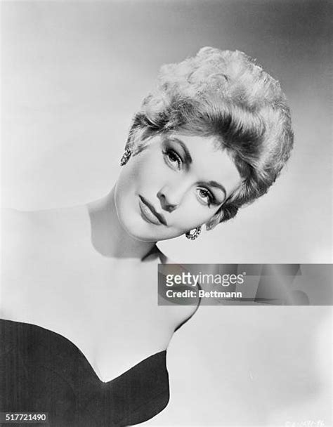 1 327 Actress Kim Novak Photos And High Res Pictures Getty Images