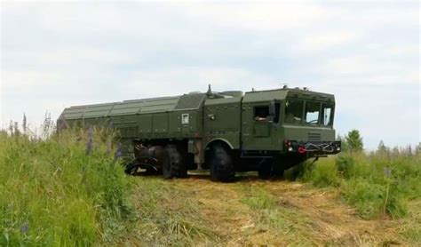 Pasukan Rusia Latihan Luncurkan Rudal Nuklir Taktis Secara Elektronik