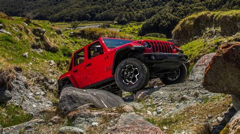 Jeep Wrangler Vs Gladiator Dubicompare Dubi Cars New And Used Cars