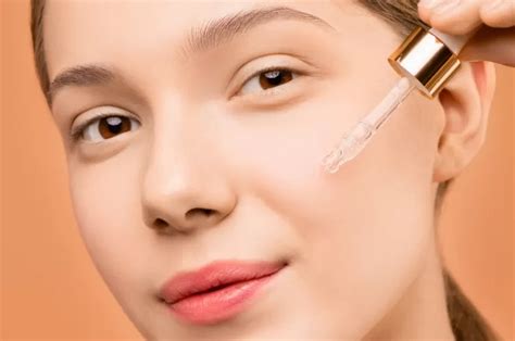 Perbedaan Retinol Dan Retinoid Mana Yang Cepat Bikin Glowing Sekaligus