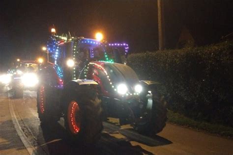 PHOTOS Les tracteurs illuminés ont paradé dans le Pays de Bray et les