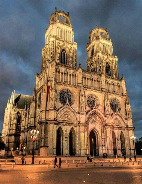 La Cath Drale Sainte Croix D Orl Ans Illumin E La Tomb E De La Nuit