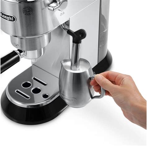 DeLonghi Dedica EC685 Espresso Machine Crema