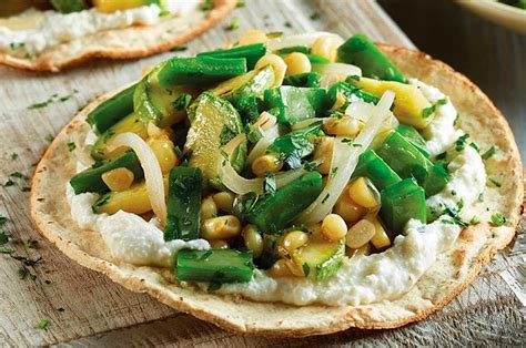 Tostada de verduras con requesón y ajonjolí de 307 Kcal Receta fácil