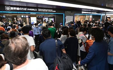 大雨の影響で山陽新幹線が一部区間で運転見合わせとなり、混雑するjr博多駅＝9日午後0時40分過ぎ（撮影・中村太一） 九州北部、11日にかけ