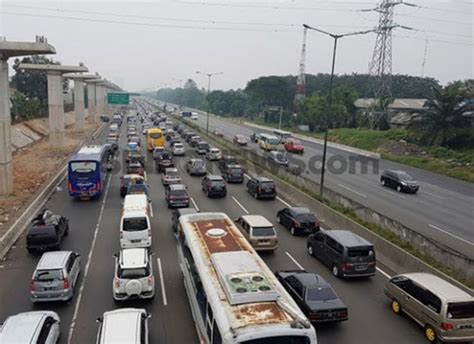 Sopir Bus Keluhkan Lamanya Waktu Tempuh Di Tol Jakarta Cikampek