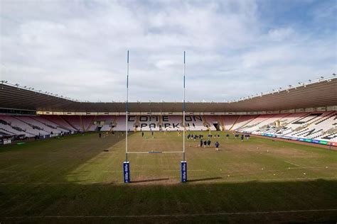 Huge abandoned Football League stadium bigger than two Prem grounds now ...