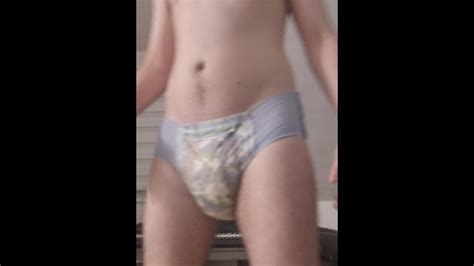 おむつを氾濫させてからカミング Pornhub Gay