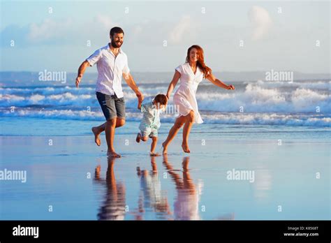 Niños Felices Fotos e Imágenes de stock Alamy