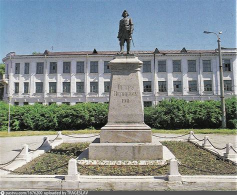 Памятник Петру I в Архангельске