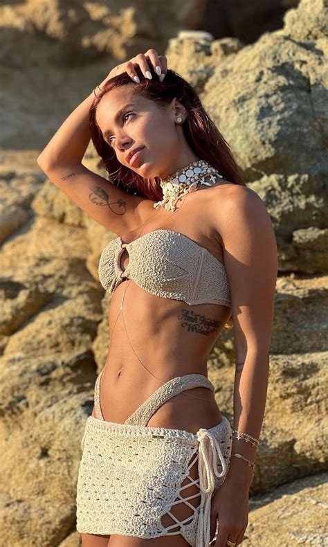 Best Celebrity Bikini Moments Of Jennifer Lopez Sofia Vergara Kim Kardashian And More