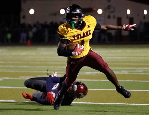 Tulare Union defeats Tulare Western in 60th annual Victory Bell Game