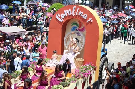 Galería del tradicional Desfile Hola Zacatlán Entretenimiento Guía