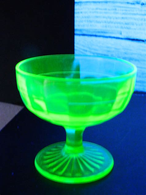 BH6656 GORGEOUS VINTAGE Vaseline Glass Sherbet Cup Glows Under Black