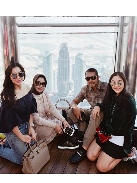 Potret Kebersamaan Nikita Willy Dan Ayah Tirinya Akrab Banget Hot Liputan