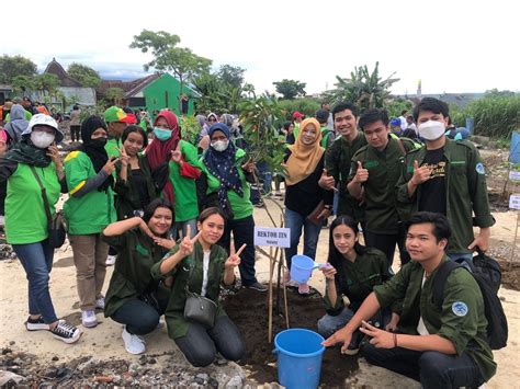 Selamatkan Lingkungan Ex TPA Kalisari Mahasiswa Teknik Lingkungan Ikut