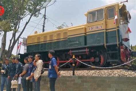 Lokomotif D30176 Jadi Ikon Baru Stasiun Solo Balapan ANTARA News